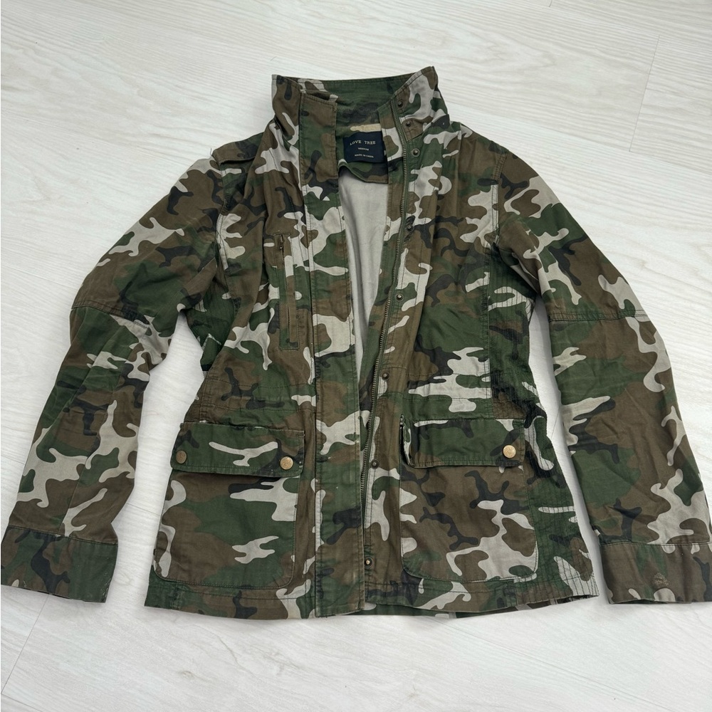 LOVE TREE CAMO JACKET WITH POCKETS AND WAIST TIE